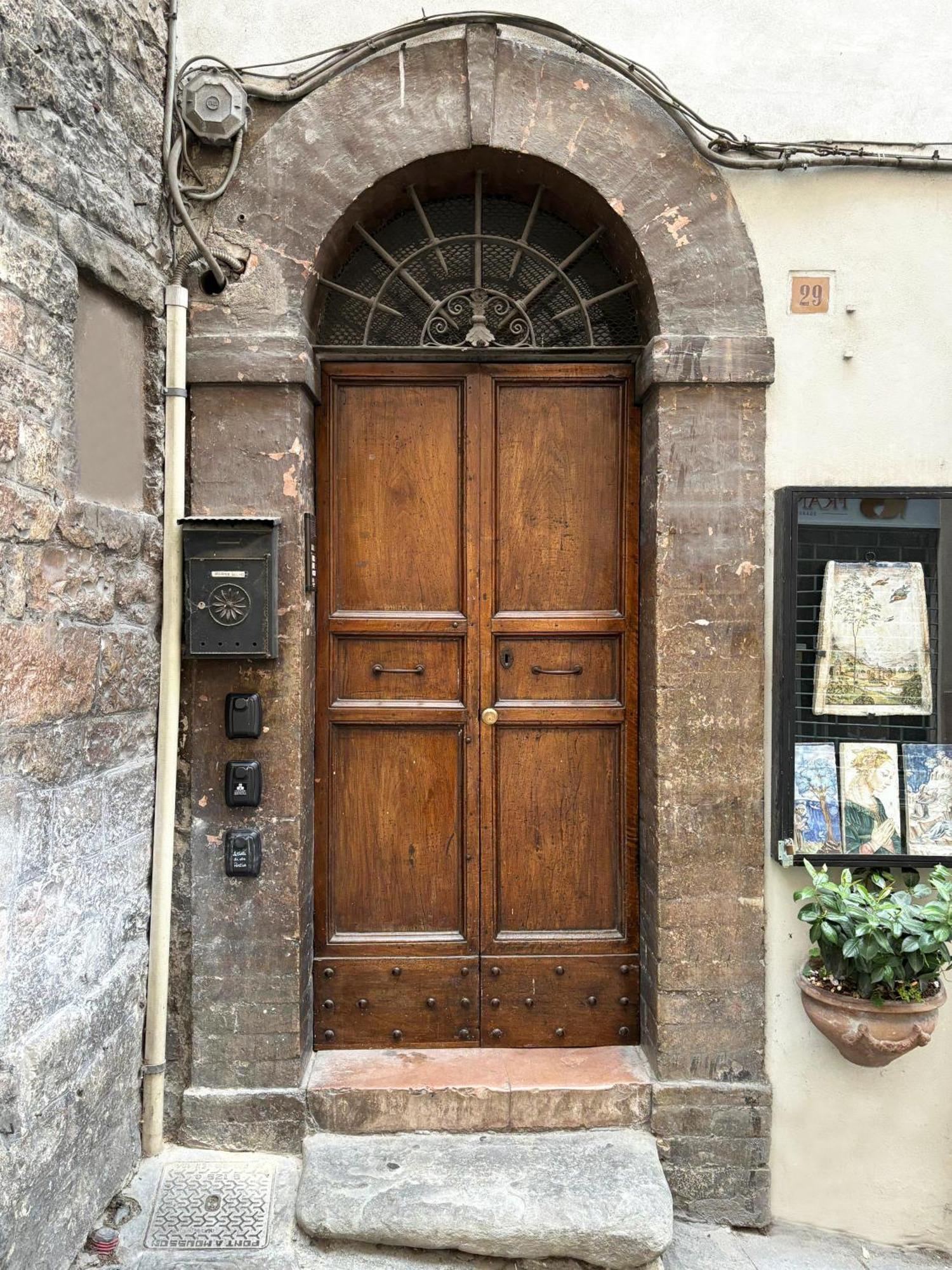 La Loggia Di Portica Residenza Storica Nel Centro Di Assisi Apartment Bagian luar foto
